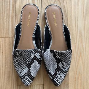 Bamboo Woman’s Mule Slides in Snake Print Size 6.5
